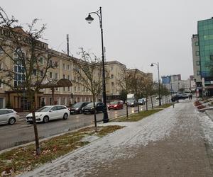 Gołoledź, marznące opady i oblodzone chodniki. Tak wyglądał poranek na drogach w Białymstoku