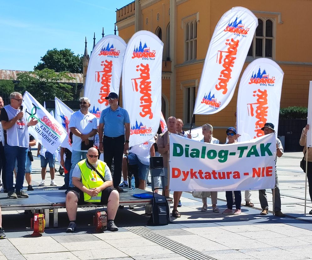 Protest pracowników PKP Cargo we Wrocławiu. Pracę ma stracić prawie 400 osób 