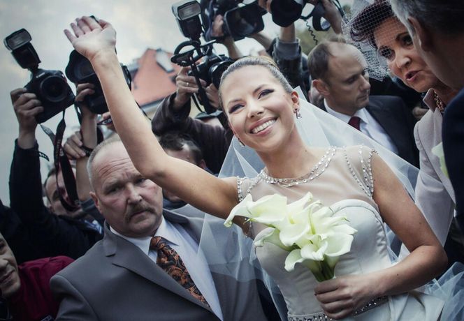 Porównaliśmy suknie ślubne córek prezydentów