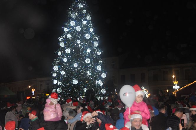 Orszak Świętego Mikołaja i choinka w Rynku w Kielcach