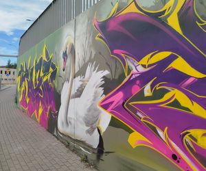 Kolorowe grafiki w siedleckim tunelu pod torami