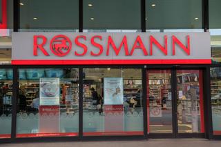 Nowa akcja Rossmanna. Klienci zrobią zakupy za połowę ceny! 