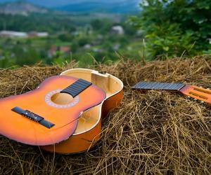 Dziś są mistrzyniami i mistrzami gitar. Na jakich instrumentach zaczynali?