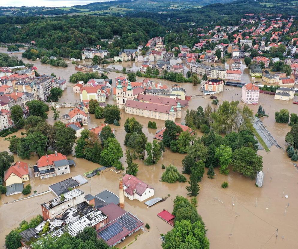 Burmistrz Kłodzka: Straty idą w miliony. Są kolejne ewakuacje