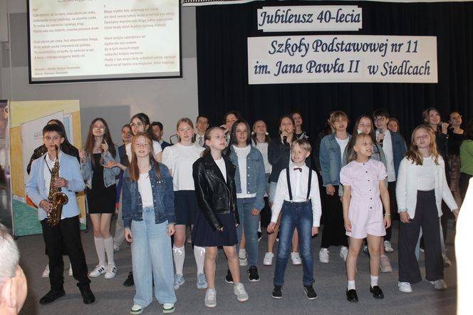 Jubileusz 40-lecia połączony był ze świętem szkoły, ponieważ obchodzi ona również 28. rocznicę nadania imienia.