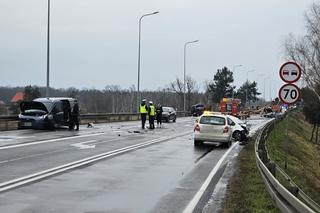 Kłody drewna spadły na samochody Poważny wypadek na DK11