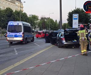 na skrzyżowaniu Alei Niepodległości i Odyńca w dzielnicy Mokotów