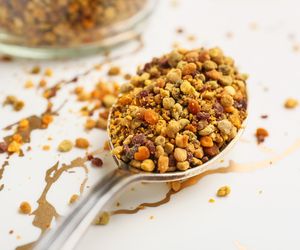 Pyłek pszczeli – jak używać pyłku kwiatowego, by wzmocnić odporność i dodać sobie energii?