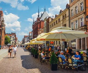 Najlepsze polskie miasta na wakacje dla seniorów