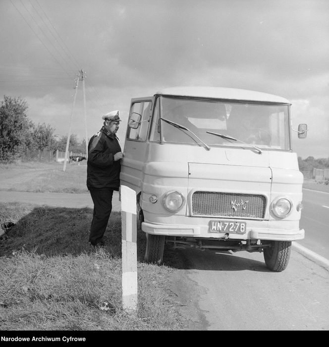 Był królem szos w PRL-u. Lekki i zwinny żuk odmienił polski transport!