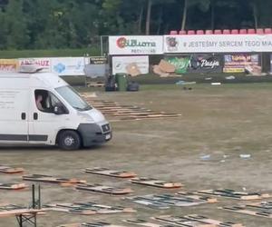 Zniszczona murawa na stadionie w Skarżysku