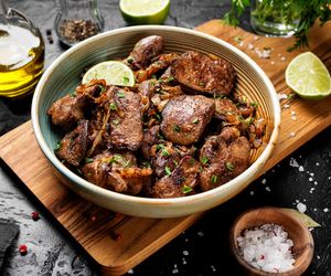 Wątróbka drobiowa smażona z czosnkiem i cytryną