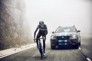 Jaguar F-Pace na Tour de France