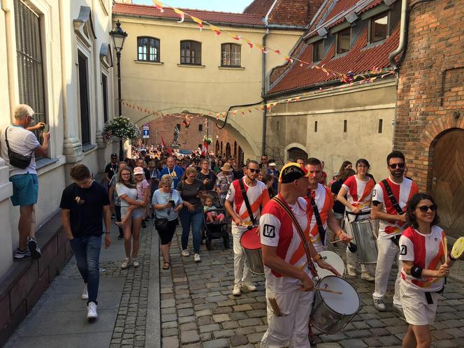 Parada z okazji otwarcia Balonowych Mistrzostw Świata Juniorów w Grudziądzu