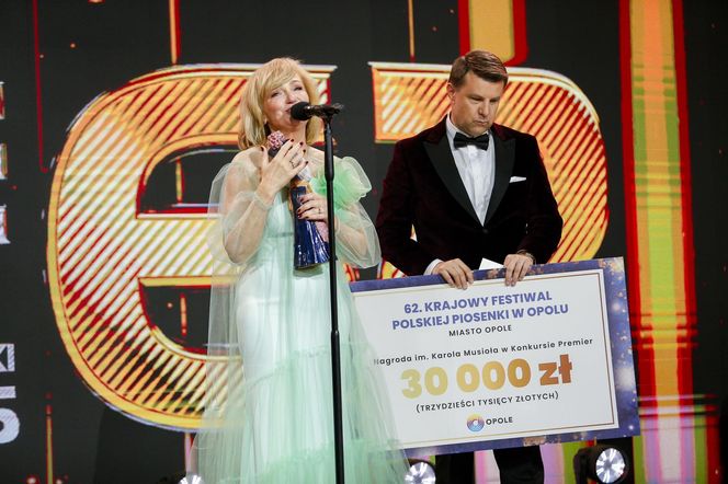 Katarzyna Żak ze łzami w oczach odbiera Nagrodę Publiczności w Opolu: „Nie zapomnę tego do końca życia”