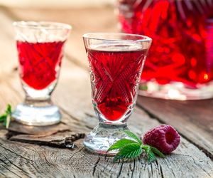 Nalewka z malin na spirytusie - jak zrobić? Dobry przepis