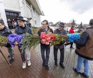 W Gdańsku stanęła 20-metrowa palma wielkanocna