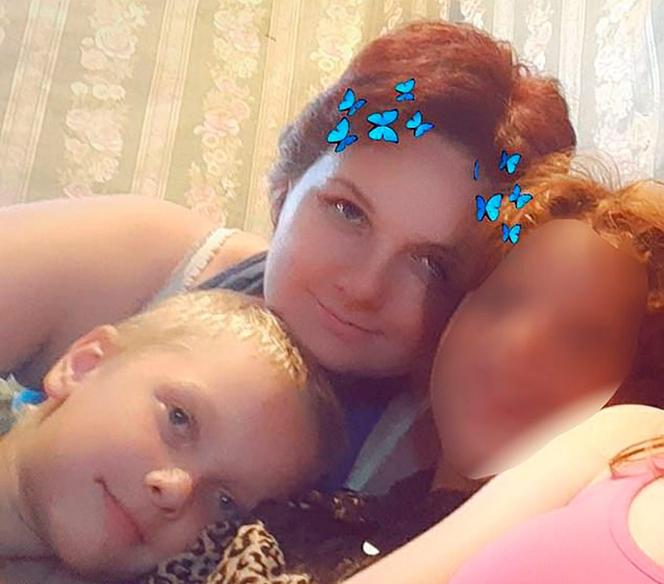 Rosja Matka wlała dziecku bezynę do gardła i go podpaliła