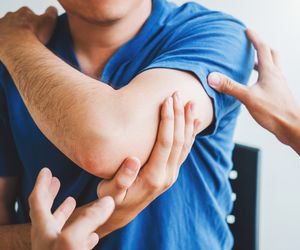 Rabdomioliza, czyli rozpad mięśni. Nieleczona może prowadzić do poważnych powikłań