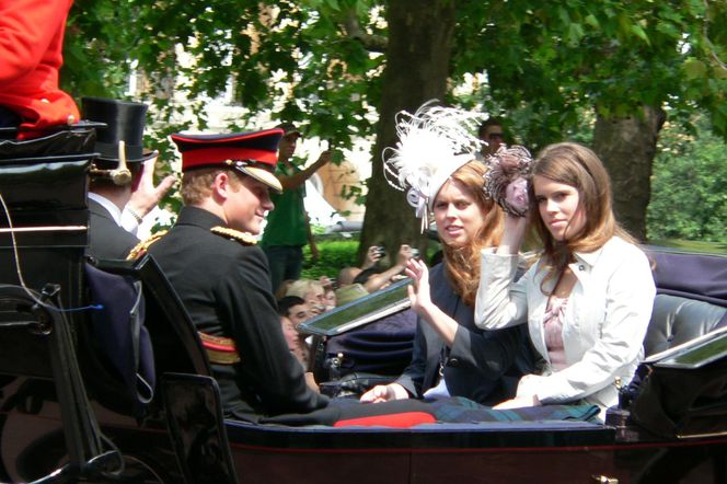 Księżna zabrała własne córki do Epsteina! Szokujące dokumenty