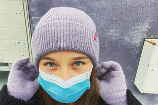 22-letnia córka Pawła Królikowskiego zaszczepiona na COVID-19. Jak to możliwe?