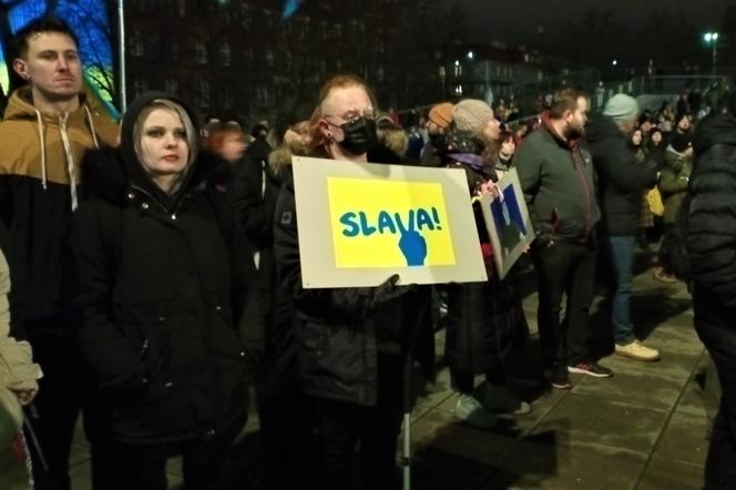 Manifestacja na pl. Solidarności w Szczecinie w pierwszą rocznicę inwazji na Ukrainę