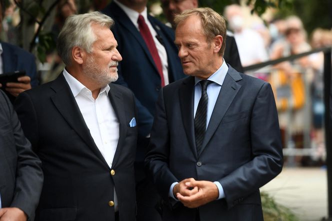 AI wybrała 5 najlepszych polityków w Polsce ostatnich 30 lat! 