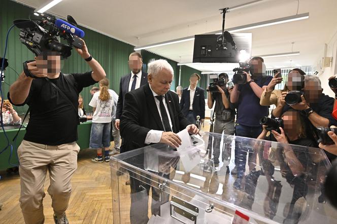 Jarosław Kaczyński głosuje w wyborach do europarlamentu