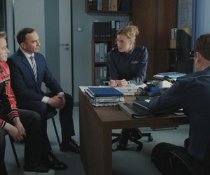 M jak miłość odc. 1878. Dominik Walat (Bartosz Surówka), Natalka (Dominika Suchecka),  Adam Karski (Patryk Szwichtenberg), adwokat (Jacek Barczak)