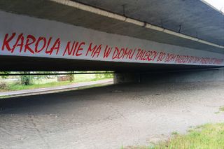 Kultowy napis Karola nie ma w domu talerzy... powrócił w nowej odsłonie