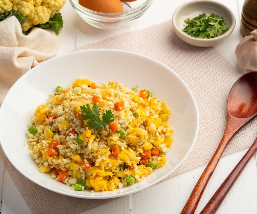 Smażony ryż, w którym nie ma ryżu? Ten zamiennik sprawdzi się doskonale