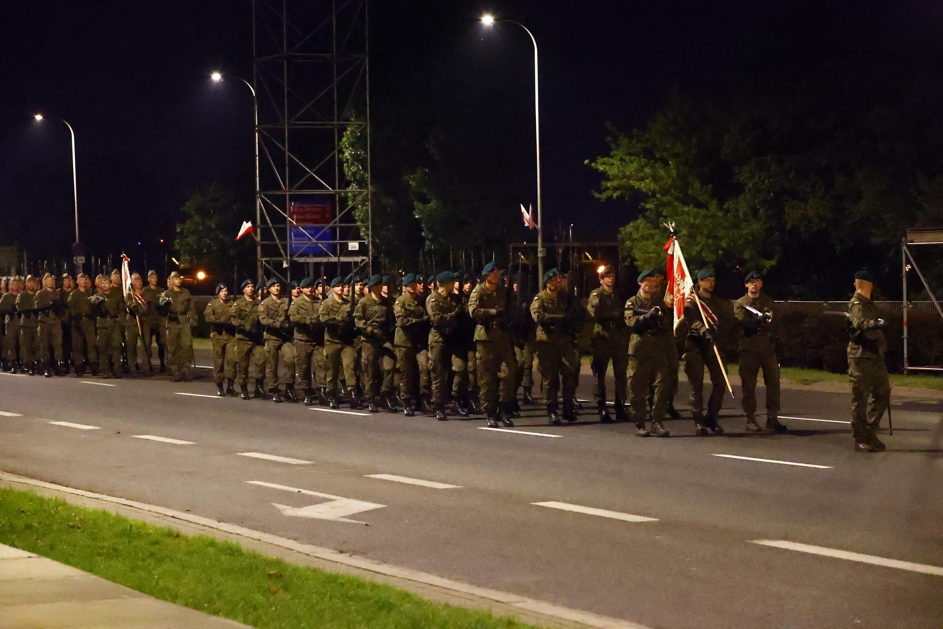 Święto Wojska Polskiego. Nocna próba przed defiladą