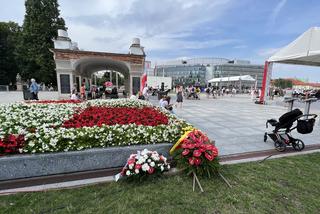 Wieniec od prezydenta Rafała Trzaskowskiego leży pod klombem. Co się stało przy Grobie Nieznanego Żołnierza?