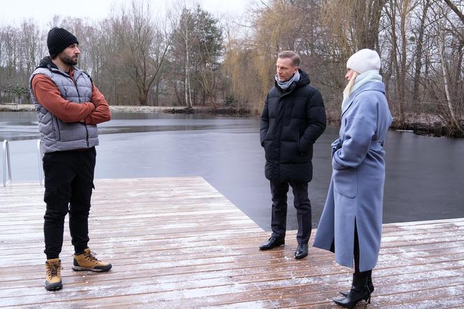 M jak miłość, odcinek 1800: Rotkiewicz nie pójdzie siedzieć! Julia i Andrzej znajdą barmana, który zmieni bieg sprawy. Ukryje się w domu Chodakowskich, gdzie doszło do zbrodni! - ZDJĘCIA