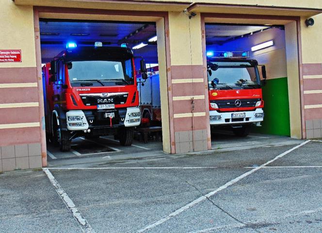 Strażacy z OSP w Nowej Wsi Wielkiej pomagają świętemu Mikołajowi