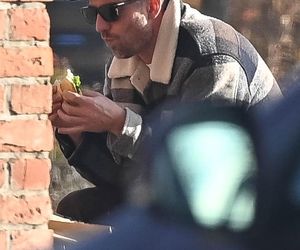 Agnieszka Kaczorowska siedzi i pachnie, a Rogacewicz wynosi śmieci i je kanapke poza autem... Fajna para?