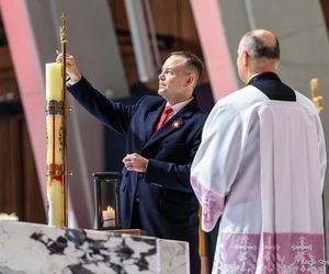 Para prezydencka na mszy za Ojczyznę. Karol i Marta Nawroccy modlili się w Świątyni Opatrzności Bożej