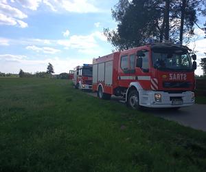 Rannego motocyklistę przetransportowano do szpitala helikopterem Lotniczego Pogotowia Ratunkowego