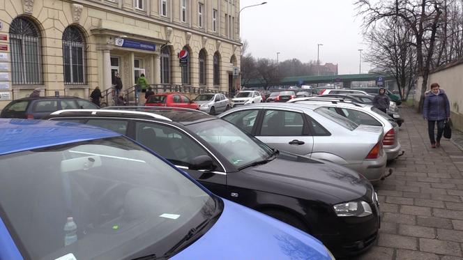 Przy Dobrzyńskiej działa już parking, ale jest za mały