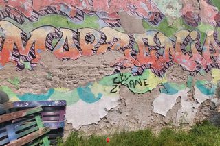 17 lat temu Zinedine Zidane złożył autograf na Pradze-Północ. Niewielu wie, gdzie go szukać
