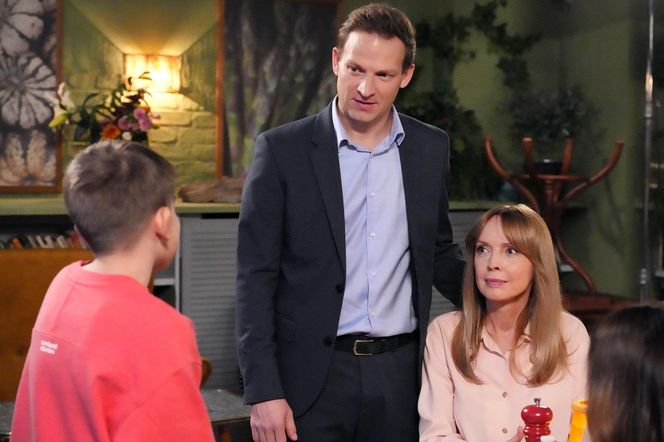 Barwy szczęścia, odcinek 3167: Agnieszka i Łukasz w końcu powiedzą o swoim związku Ksaweremu! Nie obędzie się bez wsparcia Kasi i Mariusza – ZDJĘCIA