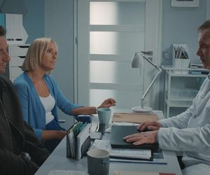 M jak miłość odc. 1889. Dorota (Iwona Rejzner), Bartek (Arkadiusz Smoleński), Artur Rogowski (Robert Moskwa)