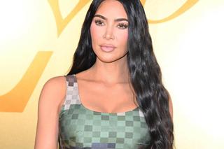 Kim Kardashian przeszła drastyczną metamorfozę. Tak krótkich włosów jeszcze nie miała! 