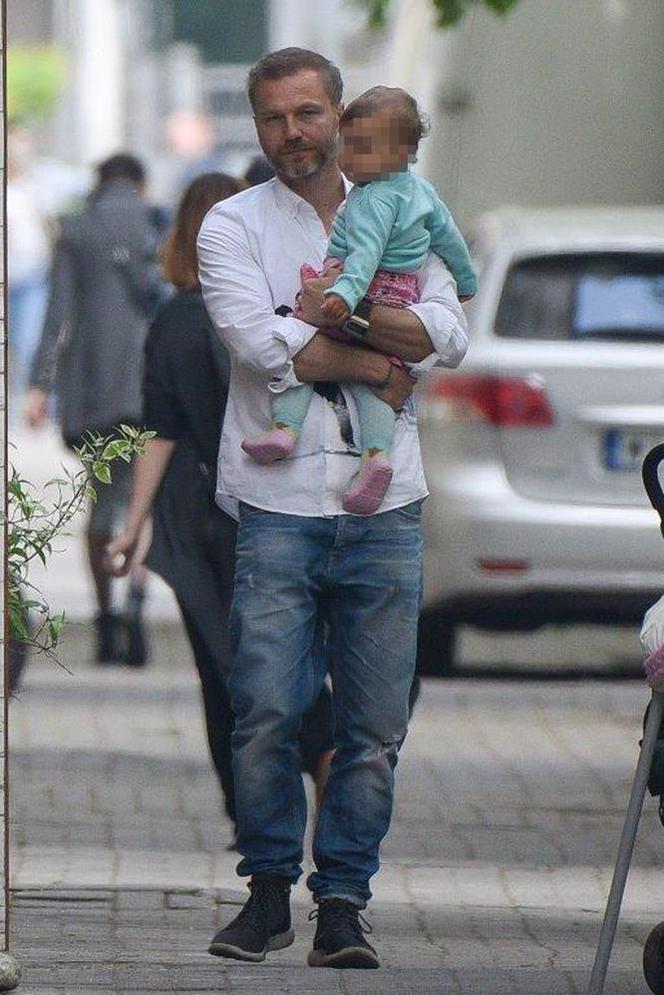 Jest tatą w życiu, chce być ojcem w serialu