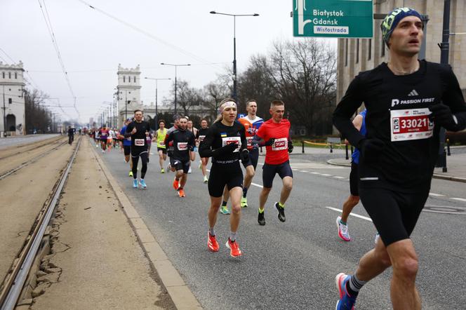 Bieg na Piątkę 2024, Warszawa - zdjęcia. Biegłeś? Szukaj się w galerii!