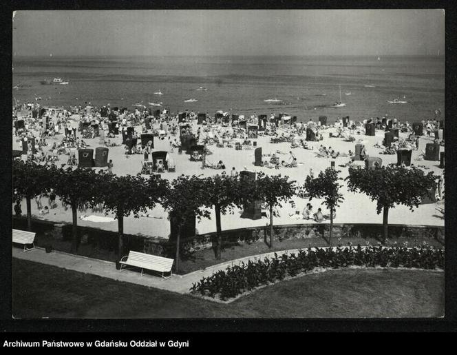 Golizna na plaży w czasch PRL