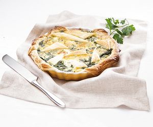 Quiche ze szpinakiem i fetą na cieście francuskim