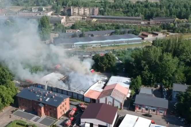 Pożar hali w Chorzowie. Znaleziono zwłoki mężczyzny
