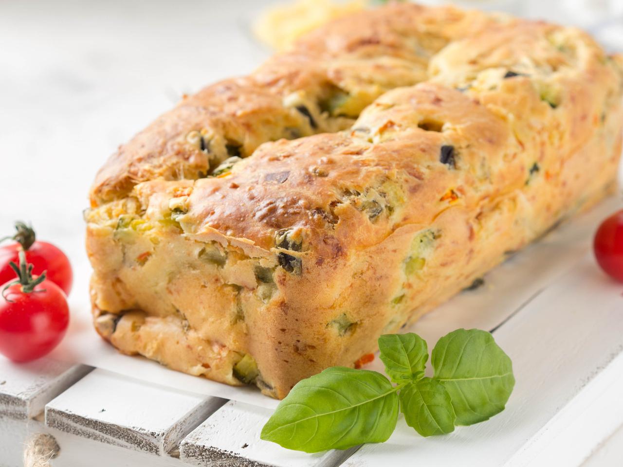 Wytrawny keks z warzywami w stylu włoskim: ciasto lepsze niż chleb