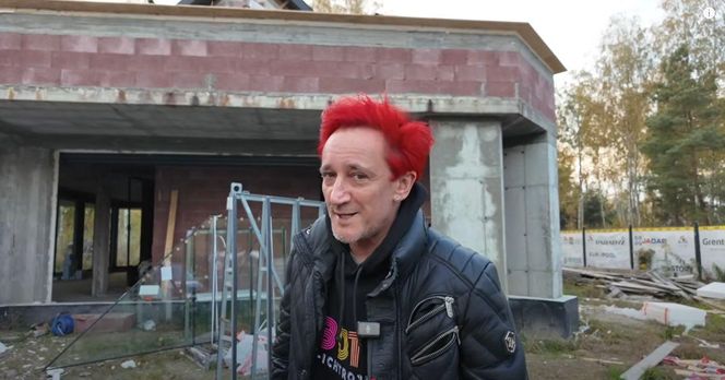 Michał Wiśniewski na budowie swojego domu